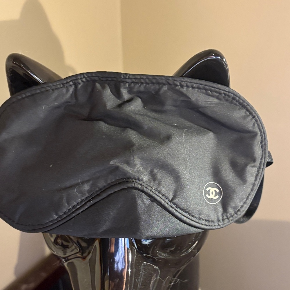 CHANEL Elegant Black Eye Mask - Picture 3 of 7